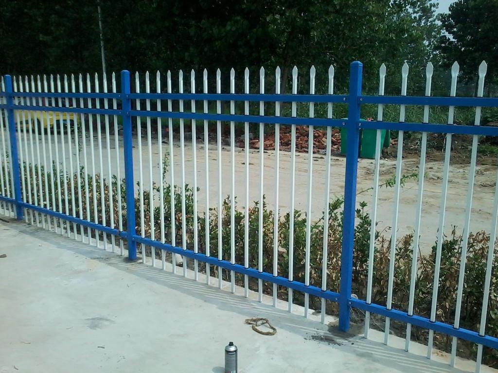 路路铁艺护栏